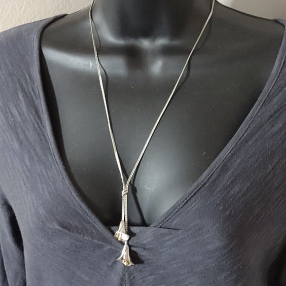 Pretty 21 Inch Calla Lily Necklace - Picture 9 of 9